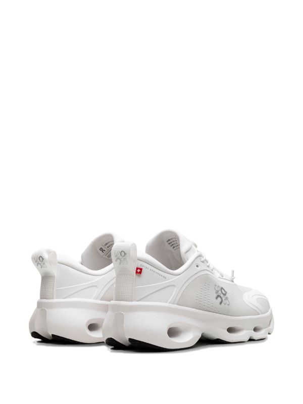 ON Cloudsolo loewe 'White'
